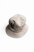画像をギャラリービューアに読み込む, NEW YORK YANKEES HAT / BEIGE [SIZE: ONE SIZE USED]
