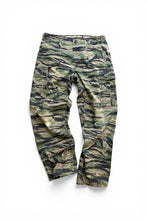 画像をギャラリービューアに読み込む, MADE IN USA 84'S TIGER STRIPE CAMO BDU PANTS / CAMO [SIZE: M USED]
