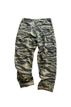 画像をギャラリービューアに読み込む, MADE IN USA 84'S TIGER STRIPE CAMO BDU PANTS / CAMO [SIZE: M USED]
