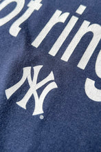 画像をギャラリービューアに読み込む, 05'S GOT RINGS YANKEES T-SHIRT / NAVY [SIZE: L USED]
