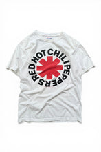 画像をギャラリービューアに読み込む, Y2K 06'S RED HOT CHILI PEPPERS BAND T-SHIRT / WHITE [SIZE: S USED]
