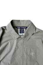 画像をギャラリービューアに読み込む, 90'S-Y2K EARLY 00'S S/S NYLON  SHIRT / KHAKI [SIZE: XL USED]
