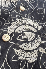 画像をギャラリービューアに読み込む, 90'S CLAYTON S/S CARNIVORUS PLANTS PATTERN LINEN SHIRT / BLACK [SIZE: M USED]
