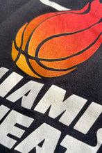 画像をギャラリービューアに読み込む, MADE IN USA 90'S NBA MIAMI HEAT T-SHIRT / BLACK [SIZE: XL USED]
