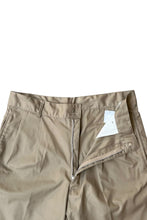 画像をギャラリービューアに読み込む, MADE IN GERMANY 83'S TUCK CHINO SHORT PANT / BEIGE [SIZE: L USED]
