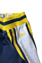 画像をギャラリービューアに読み込む, Y2K EARLY 00'S MICHIGAN SHORT PANTS / NAVY [SIZE: M USED]
