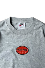 画像をギャラリービューアに読み込む, MADE IN USA 90'S TEAM NIKE T-SHIRT / GRAY [SIZE: M USED]
