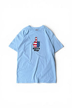 画像をギャラリービューアに読み込む, MADE IN USA SKATEBOARDING FINGER T-SHIRT / LIGHT BLUE [SIZE: M USED]
