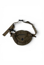 画像をギャラリービューアに読み込む, NYLON WAIST POUCH / KHAKI [SIZE: ONE SIZE USED]
