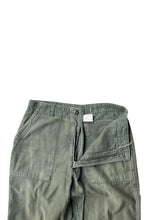 画像をギャラリービューアに読み込む, MADE IN USA 69'S OG107 BAKER PANTS / KHAKI [SIZE: 34 USED]
