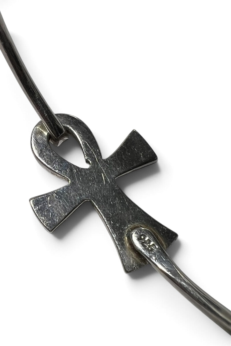 925 SILVER CROSS MOTIF BANGLE / SILVER [SIZE: ONE SIZE USED]