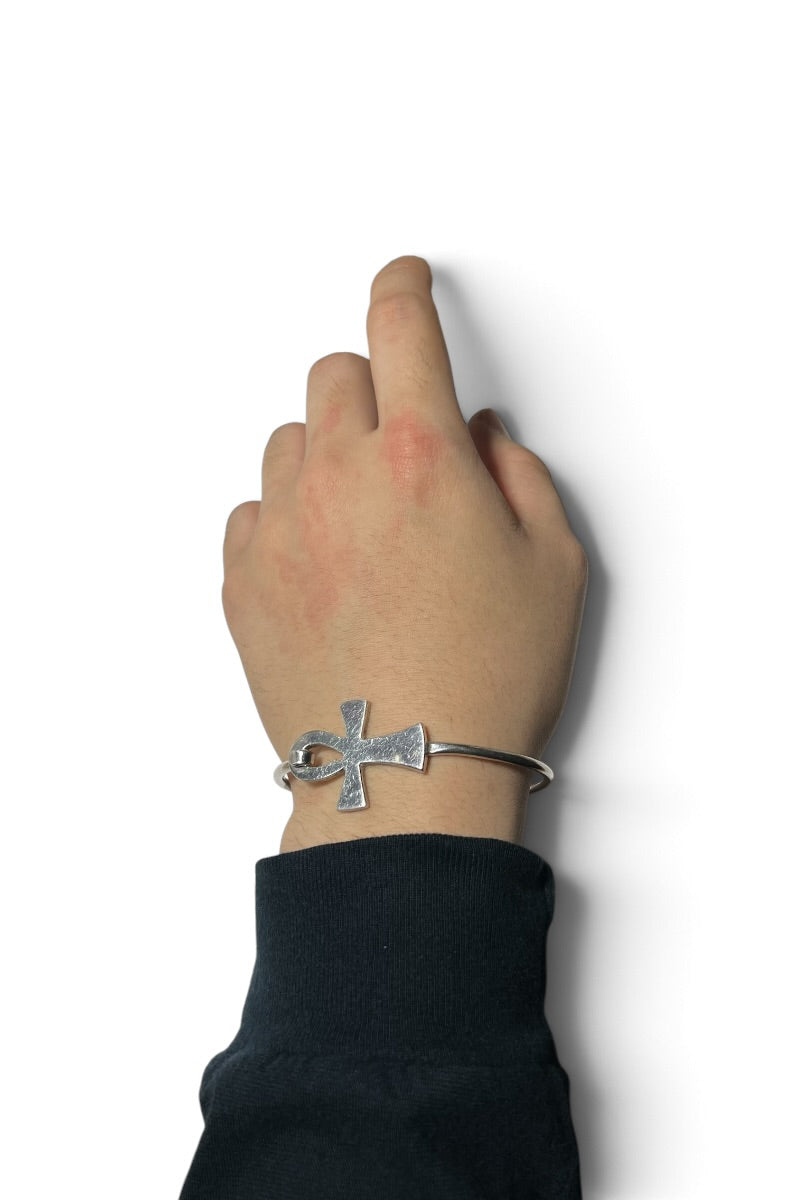 925 SILVER CROSS MOTIF BANGLE / SILVER [SIZE: ONE SIZE USED]