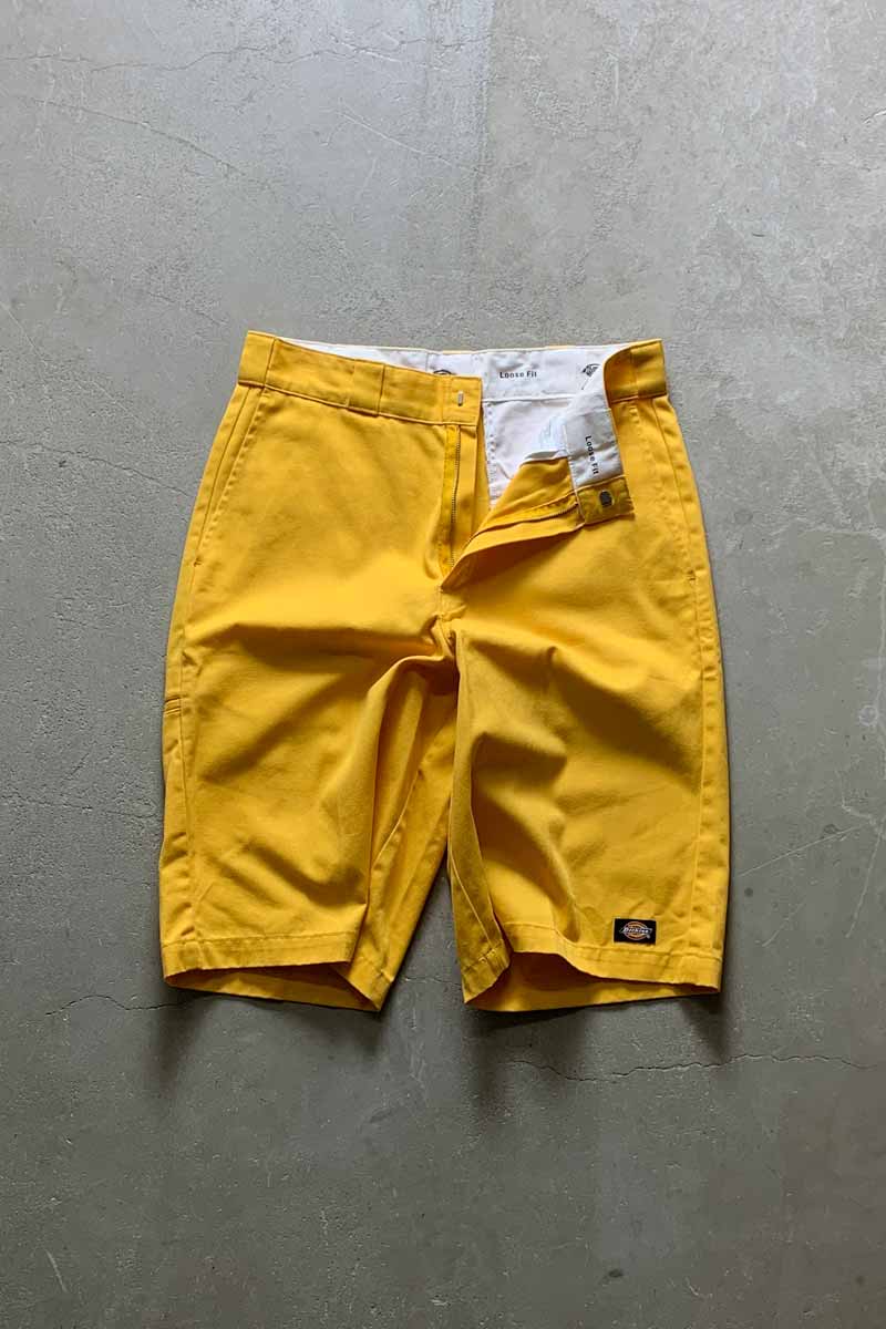LOOSE FIT SHORTS / YELLOW [SIZE: 32 USED]