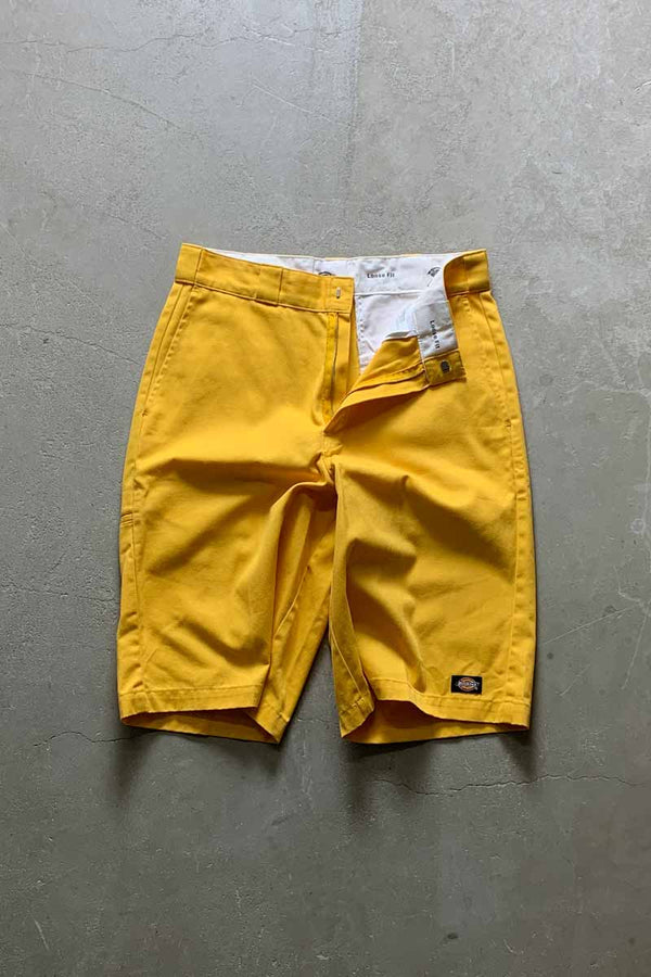 LOOSE FIT SHORTS / YELLOW [SIZE: 32 USED]