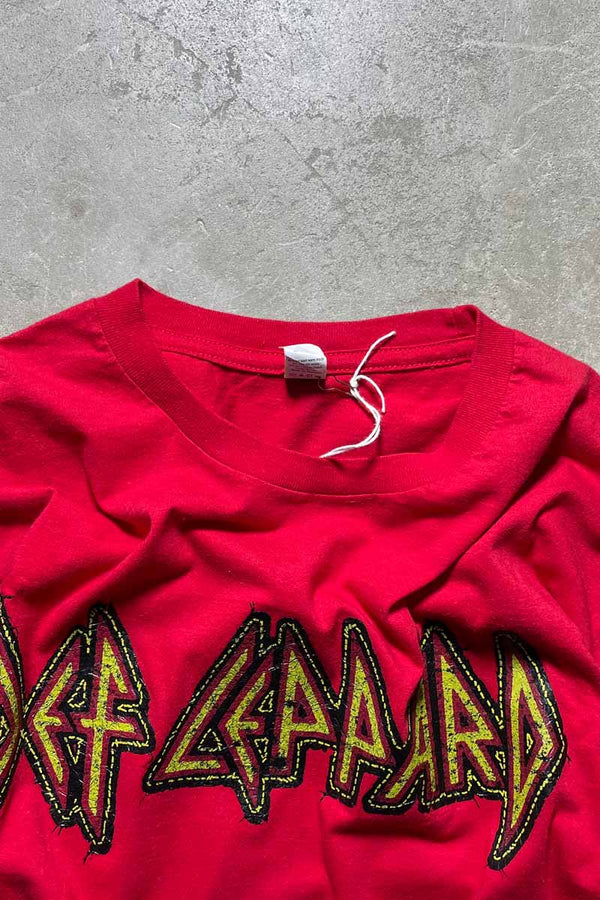 DEF LEPPARD PRINT BAND T-SHIRT / RED [SIZE: XL USED]