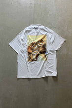 画像をギャラリービューアに読み込む, MADE IN USA 90&#39;S S/S THREE CAT SQUARE PRINT ANIMAL T-SHIRT / WHITE [SIZE: XL USED]
