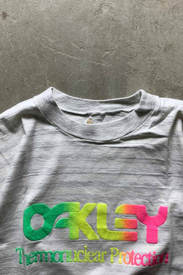 MADE IN USA 90'S S/S OAKLEY PRINT BORDER T-SHIRT / GRAY [SIZE: L USED]