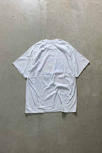 画像をギャラリービューアに読み込む, MADE IN USA 80&#39;S S/S ISLAND PRINT T-SHIRT /  WHITE [SIZE: XL USED]
