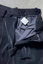 画像をギャラリービューアに読み込む, 90&#39;S BELTED VELVET SHORTS / BLACK [SIZE: M USED]
