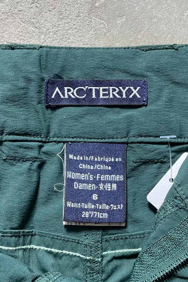 90'S NYLON UTILITY SHORTS / GREEN [SIZE: L USED]
