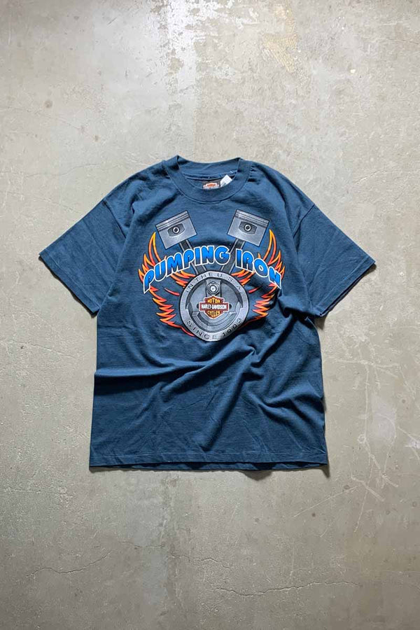 MADE IN USA 93'S S/S PUMPING IRON PRINT MOTOR CYCLE T-SHIRT / BLUE GREEN [SIZE: L USED]