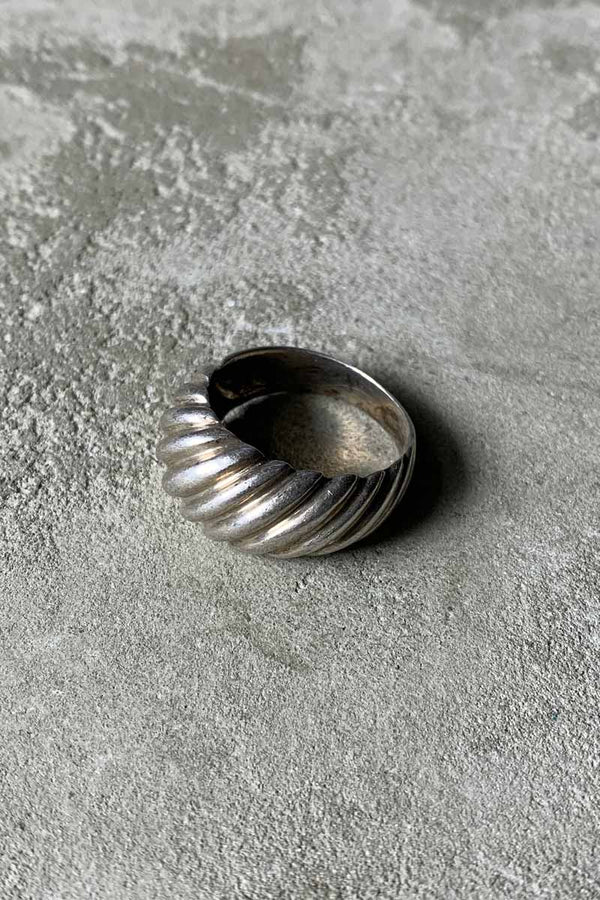 STERLING SILVER RING [SIZE: Approx. US 8.5 USED]