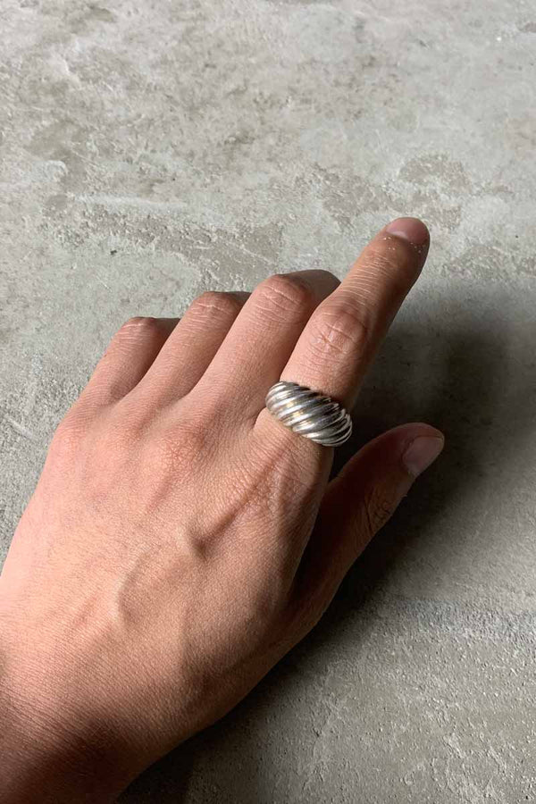 STERLING SILVER RING [SIZE: Approx. US 8.5 USED]
