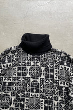 画像をギャラリービューアに読み込む, MADE IN ITALY 90&#39;S GEOMETRIC PATTERN TURTLE NECK KNIT SWEATER / PATTERN [SIZE: L USED]
