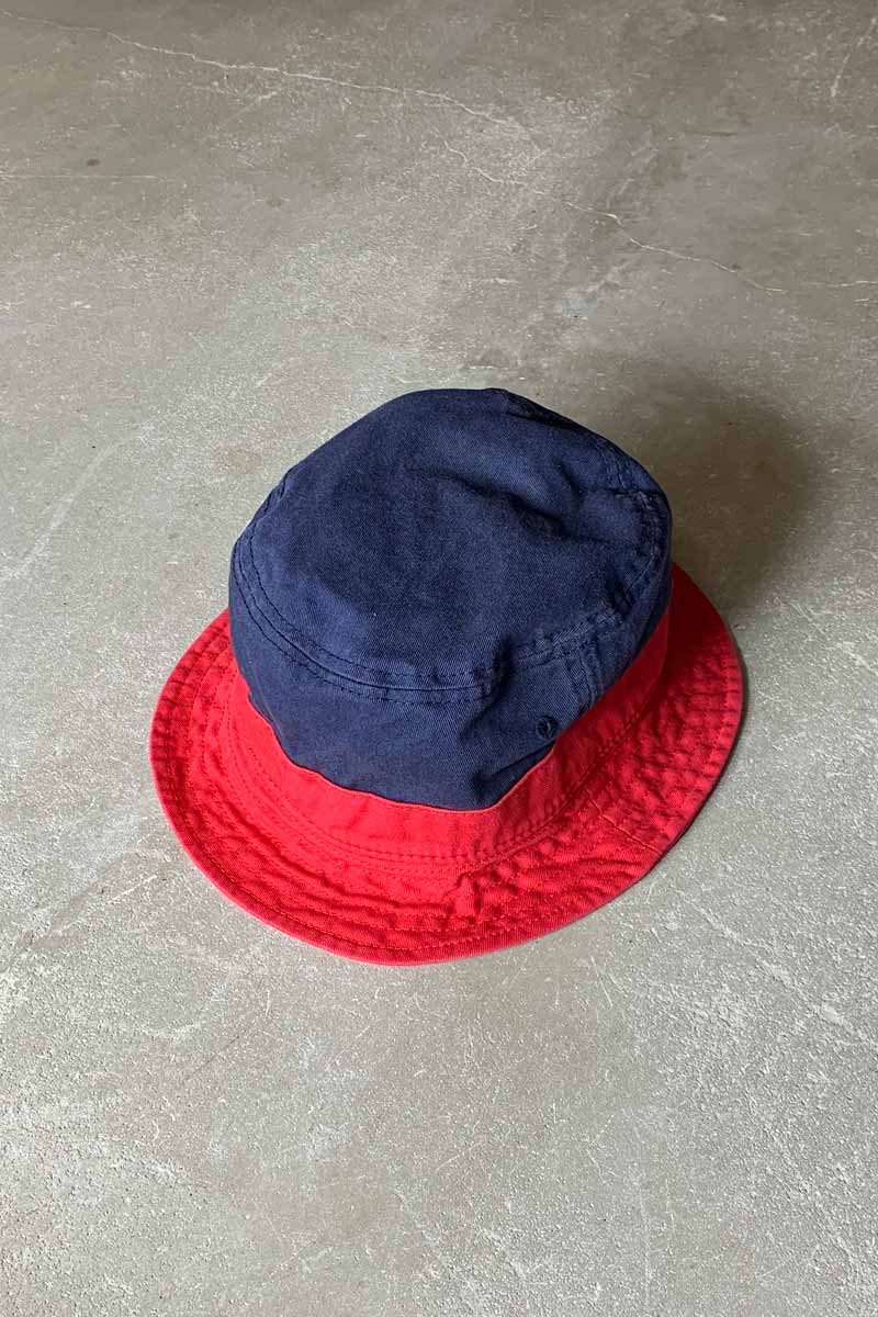 INTERNATIONAL BUCKET HAT / NAVY / RED [SIZE: ONE SIZE]