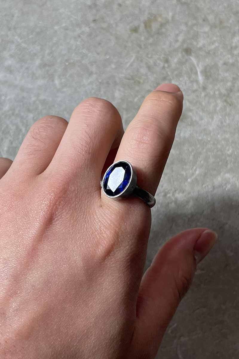 SILVER RING W/GLASS STONE [SIZE: US 8.5 USED]