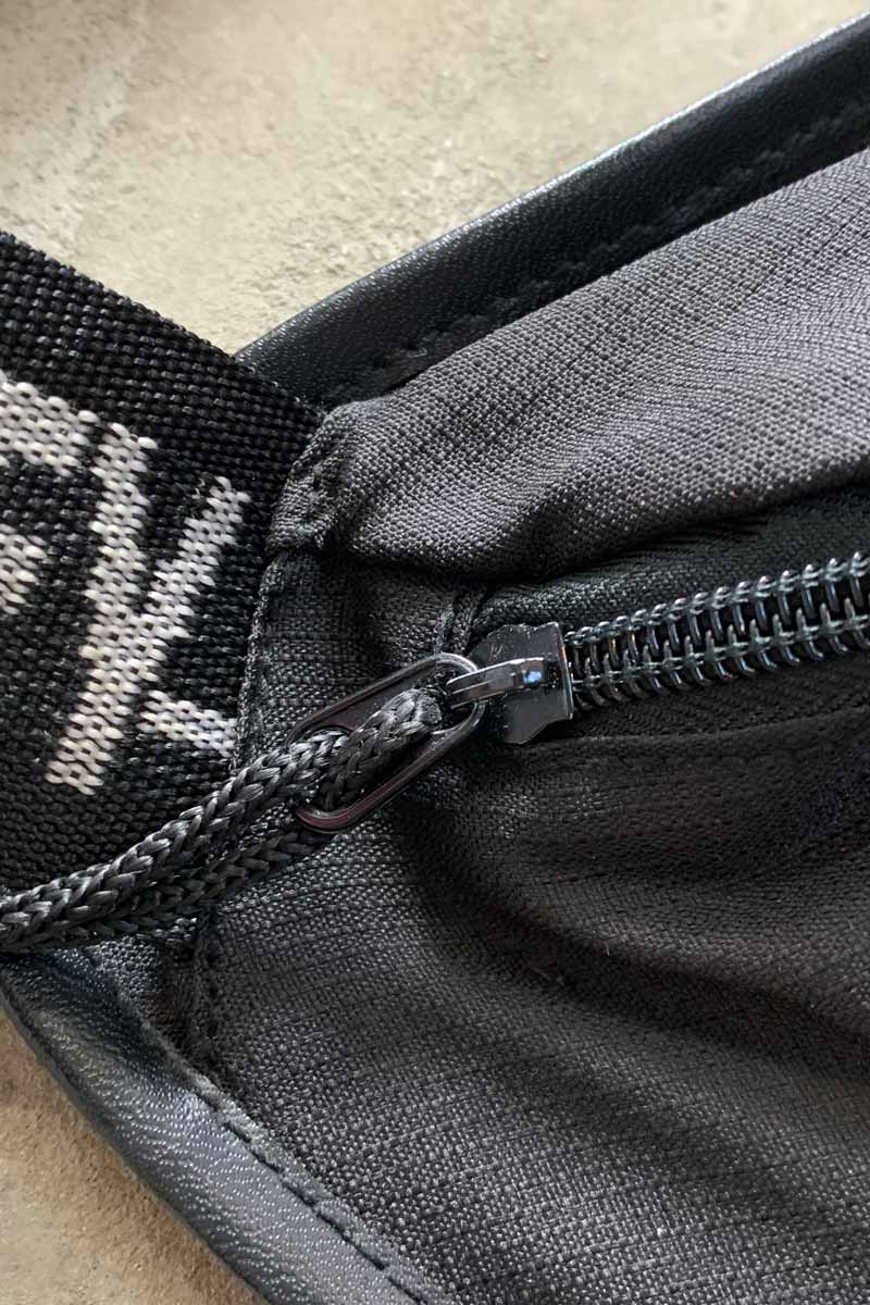 NYLON SHOULDER POUCH / BLACK [SIZE: ONE SIZE USED]