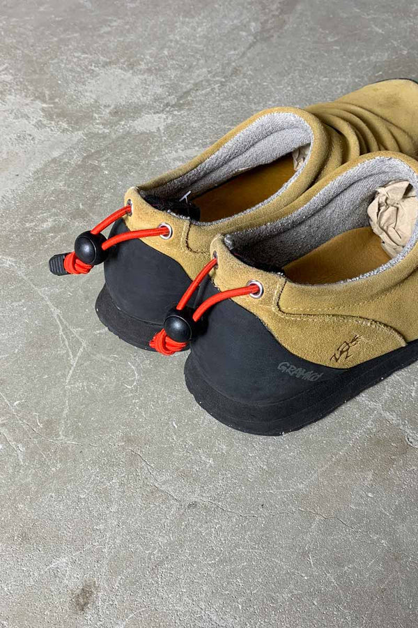 SUEDE CLIMBING SHOES / BEIGE [SIZE: US7.5 (equivalent to 25.5cm) USED]