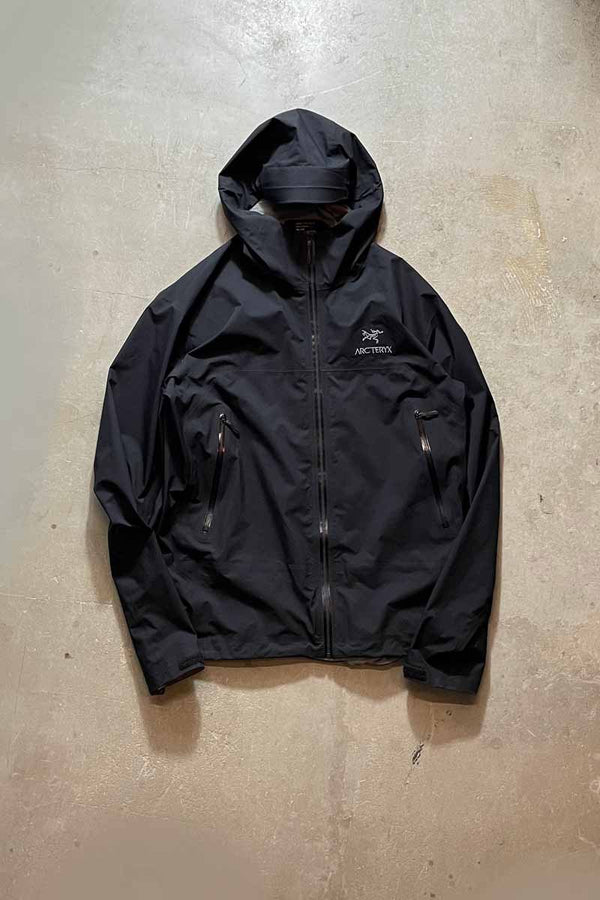 BETA GORE-TEX JACKET / BLACK [SIZE: XL USED]