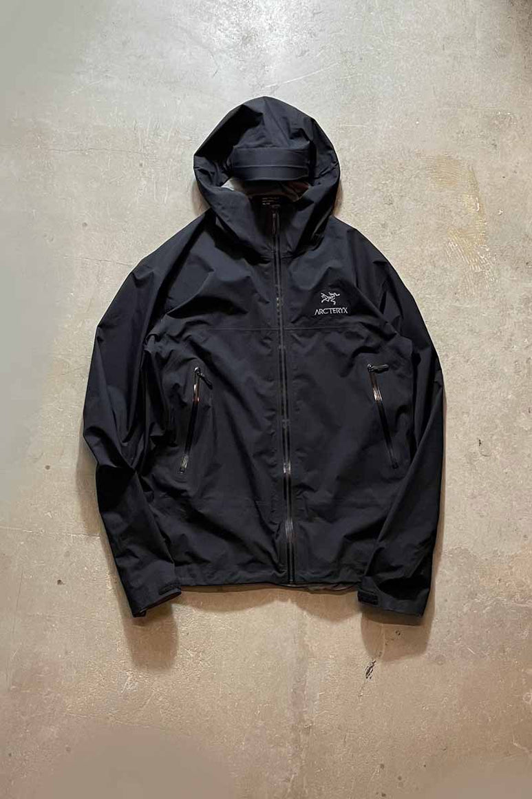 BETA GORE-TEX JACKET / BLACK [SIZE: XL USED]