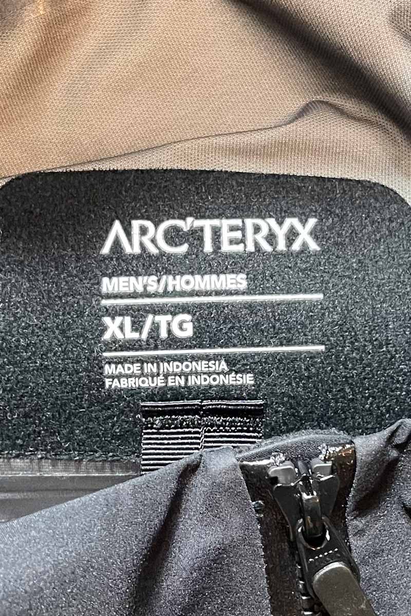 BETA GORE-TEX JACKET / BLACK [SIZE: XL USED]