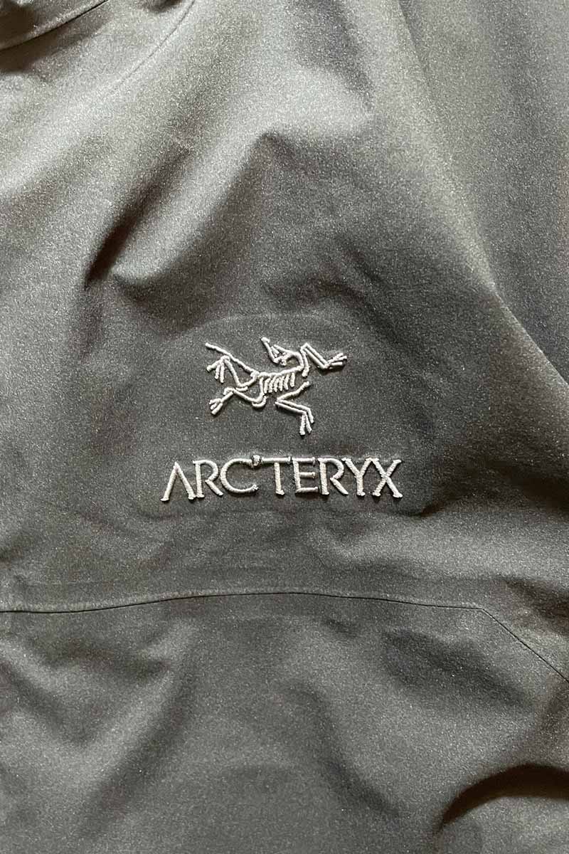 BETA GORE-TEX JACKET / BLACK [SIZE: XL USED]
