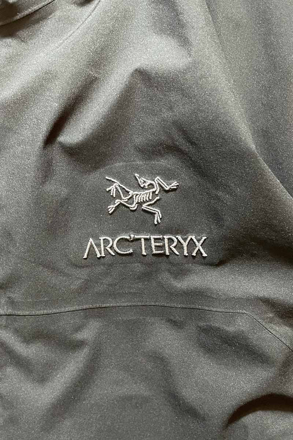 BETA GORE-TEX JACKET / BLACK [SIZE: XL USED]