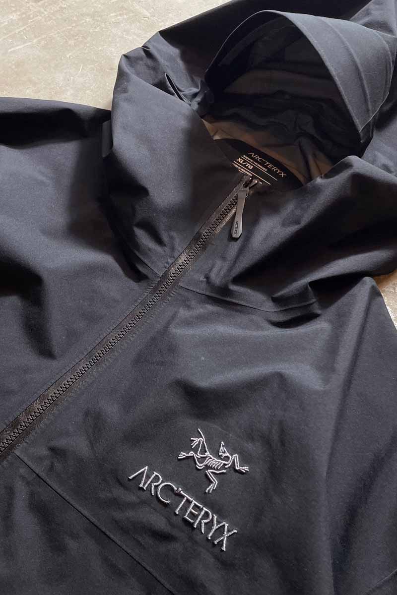 BETA GORE-TEX JACKET / BLACK [SIZE: XL USED]