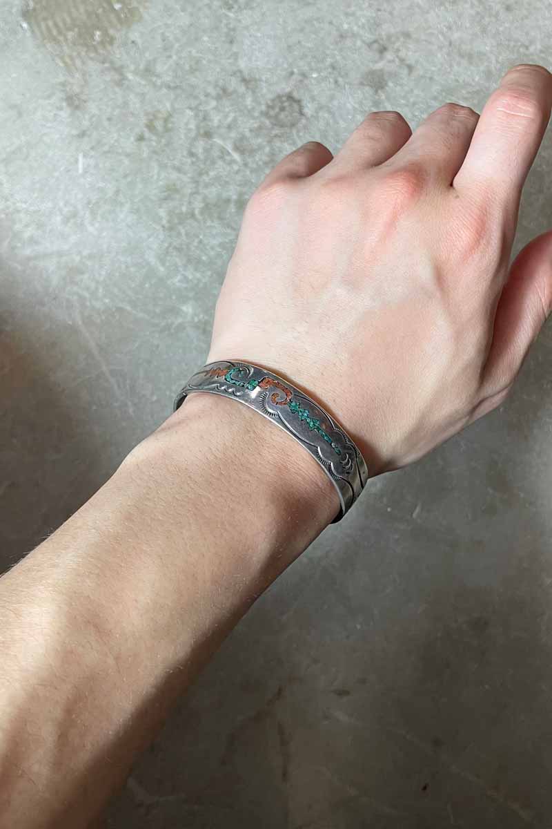 NAVAJO SILVER BRACELET W/STONES CHIP INLAY [SIZE: ONE SIZE USED]