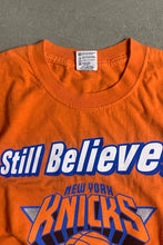 画像をギャラリービューアに読み込む, 99&#39;S S/S NBA NY KNINKS BRITISH AIR WAYS ADVERTISING T-SHIRT / ORANGE [SIZE: XL USED]
