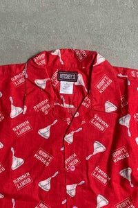 01'S S/S OPEN COLLAR HERSHEY'S KISSES DESIGN ADVERTISING SHIRT / RED [SIZE: L USED]