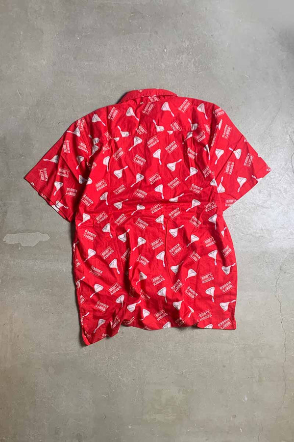 01'S S/S OPEN COLLAR HERSHEY'S KISSES DESIGN ADVERTISING SHIRT / RED [SIZE: L USED]