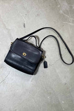 画像をギャラリービューアに読み込む, MADE IN USA 80&#39;S MEDIUM TURN LOCK LEATHER SHOULDER BAG / BLACK [SIZE: ONE SIZE USED]
