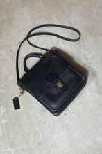 画像をギャラリービューアに読み込む, MADE IN USA 90&#39;S MEDIUM TURN LOCK LEATHER SHOULDER BAG / BLACK [SIZE: ONE SIZE USED]
