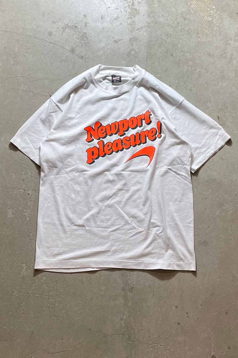 MADE IN USA 90'S NEWPORT PLEASURE TIMES SQUARE PACKAGE T-SHIRT / WHITE [SIZE: L USED]
