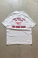 画像をギャラリービューアに読み込む, MADE IN USA 90&#39;S NEWPORT PLEASURE TIMES SQUARE PACKAGE T-SHIRT / WHITE [SIZE: L USED]
