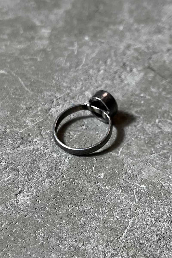 SILVER RING W/GLASS STONE [SIZE: US 8.5 USED]