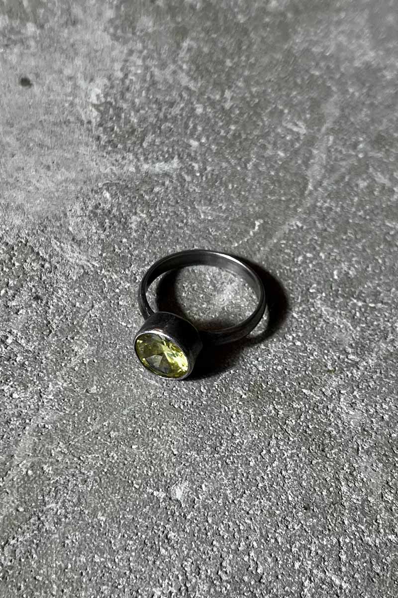 SILVER RING W/GLASS STONE [SIZE: 19 Used]