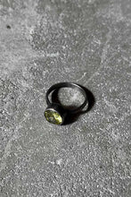 画像をギャラリービューアに読み込む, SILVER RING W/GLASS STONE [SIZE: 19号 USED]
