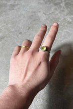 画像をギャラリービューアに読み込む, SILVER RING W/GLASS STONE [SIZE: 19号 USED]
